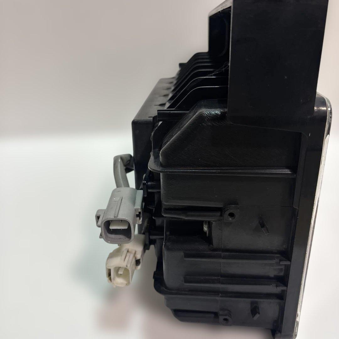 NO33 小糸　トラック用 4t 10t シーケンシャルタイプ（運転席側）右Ｒ