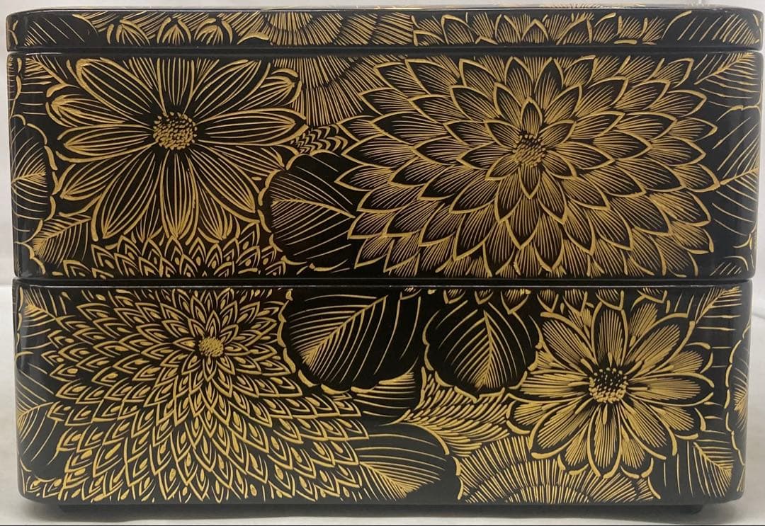 B519b「黒漆塗沈金菊尽 二段重箱」木製　輪島塗　紙箱　お節料理