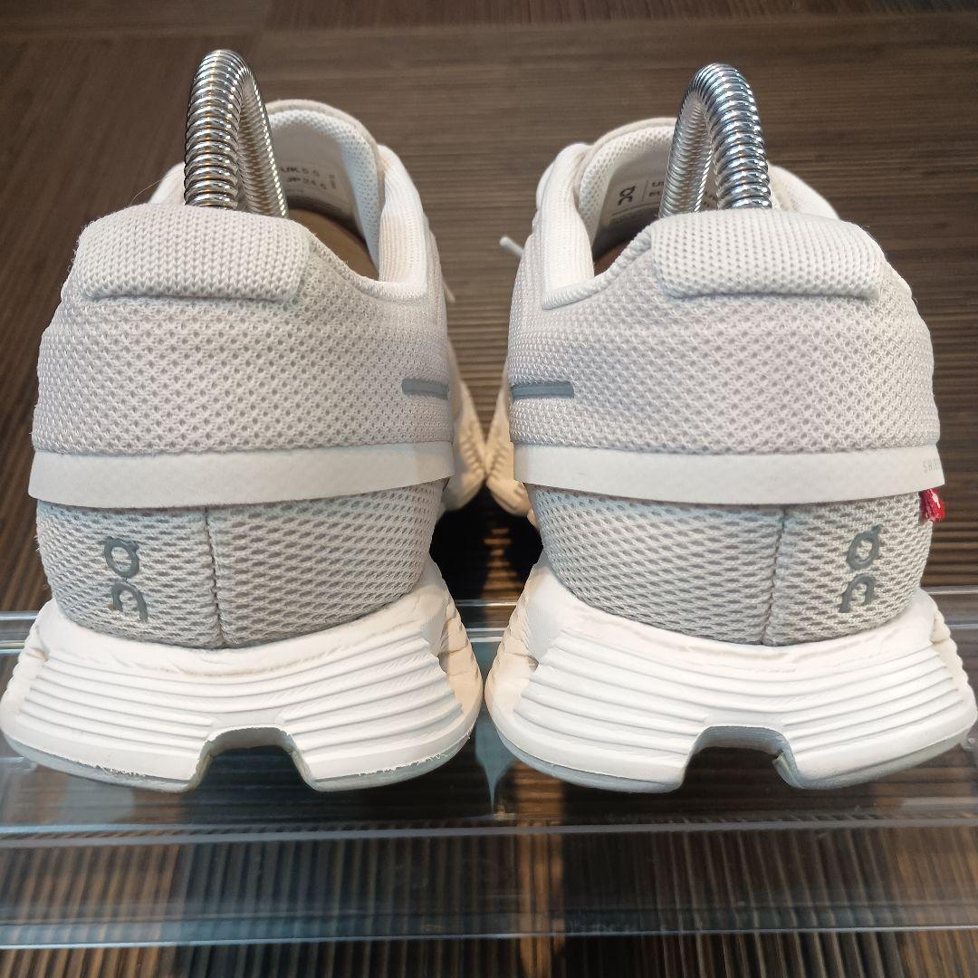 On CLOUD 5 オン クラウド5 ライトベージュ 24.5センチ