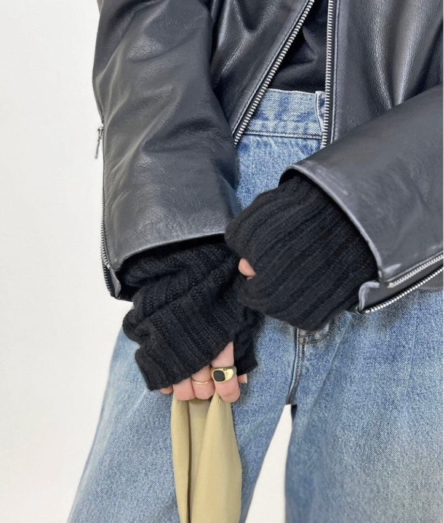 【クリーニング済】カシミヤ100% ドゥーズィエムクラス アームウォーマー　黒