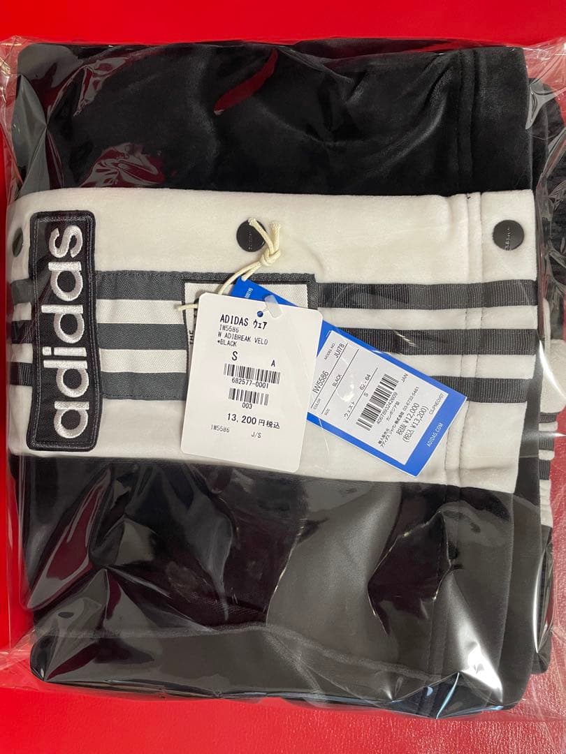 重盛さと美着用　adidas ベロア 黒 1回着用のみタグ有り　セットアップ