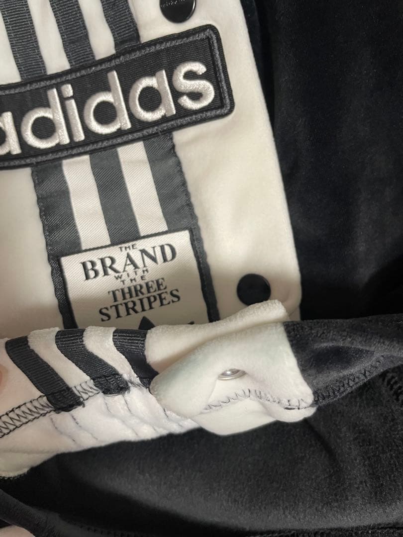 重盛さと美着用　adidas ベロア 黒 1回着用のみタグ有り　セットアップ