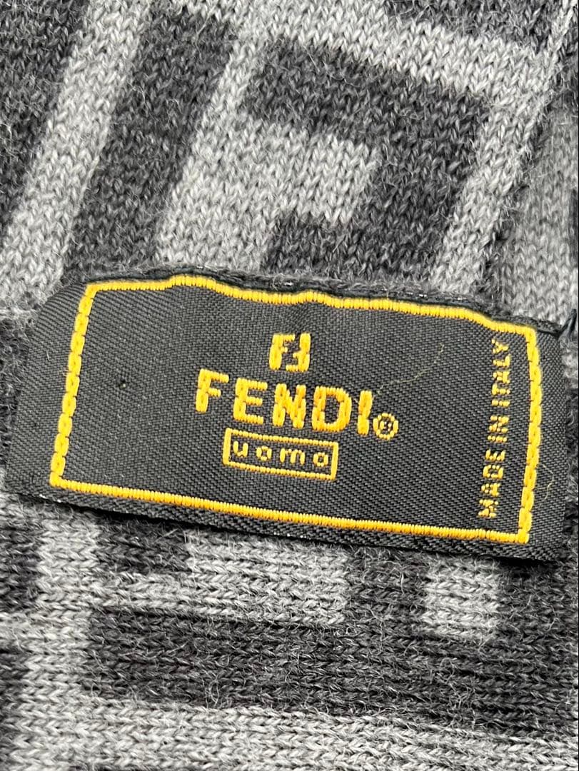 【フェンディ　大判ストール】ロゴマフラー　FENDI グレーズッカ柄ユニセックス