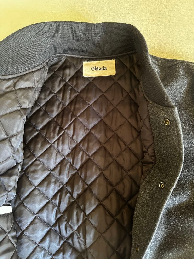 CINCHのスタジアムジャンパー グレー×ホワイトレザー