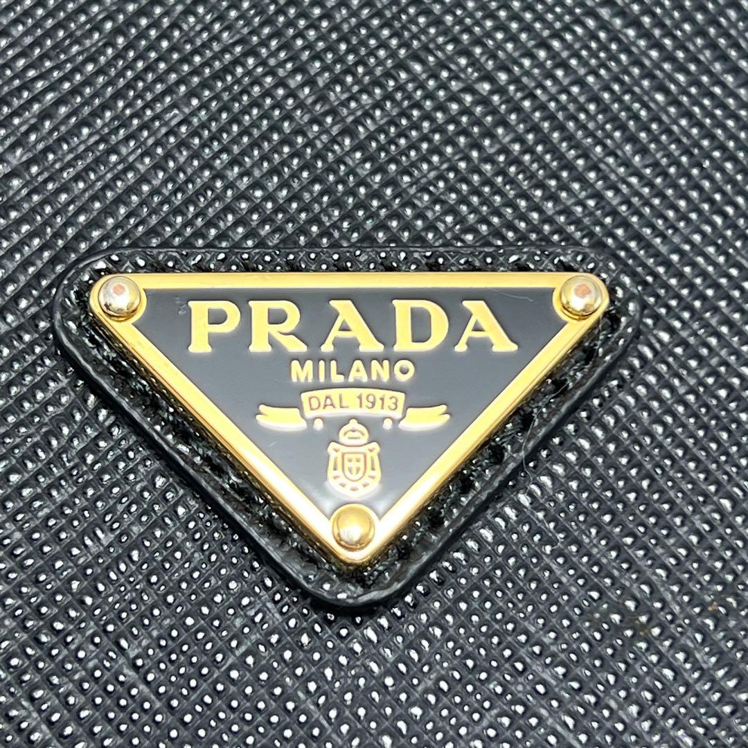 ぷーもん✨極美品✨PRADAプラダ　iPhone15Pro　スマホケース