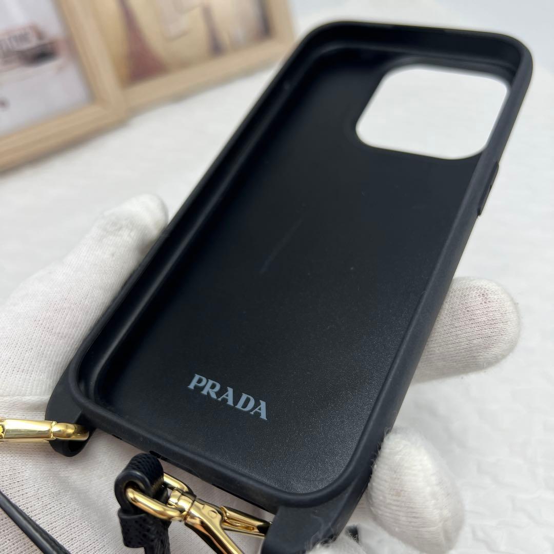 ぷーもん✨極美品✨PRADAプラダ　iPhone15Pro　スマホケース