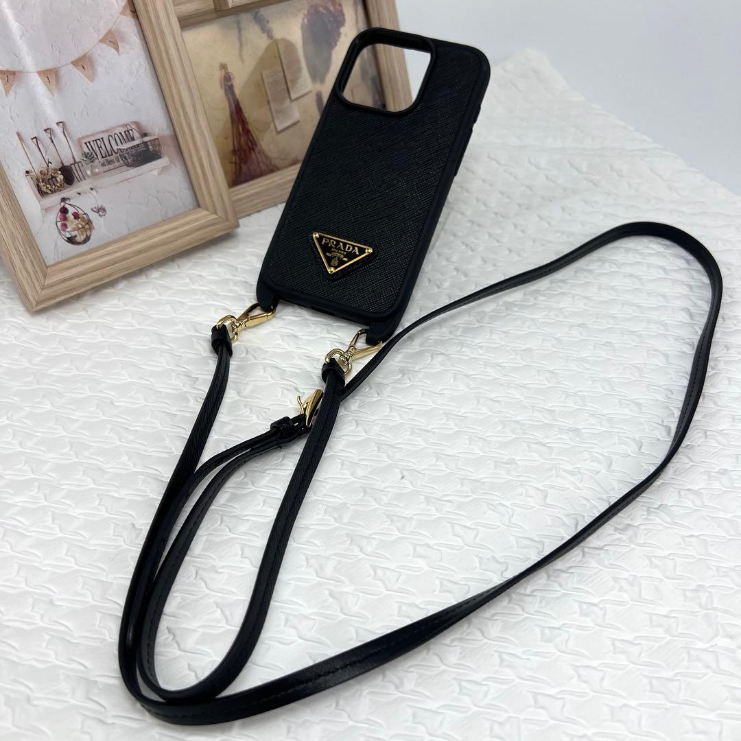 ぷーもん✨極美品✨PRADAプラダ　iPhone15Pro　スマホケース