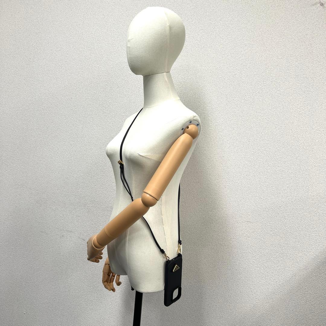 ぷーもん✨極美品✨PRADAプラダ　iPhone15Pro　スマホケース