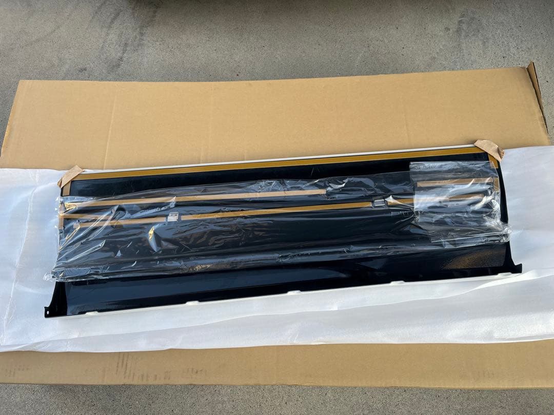 トヨタ　モデリスタサイドスカート　左のみ　エスクァイア　ホワイトパール