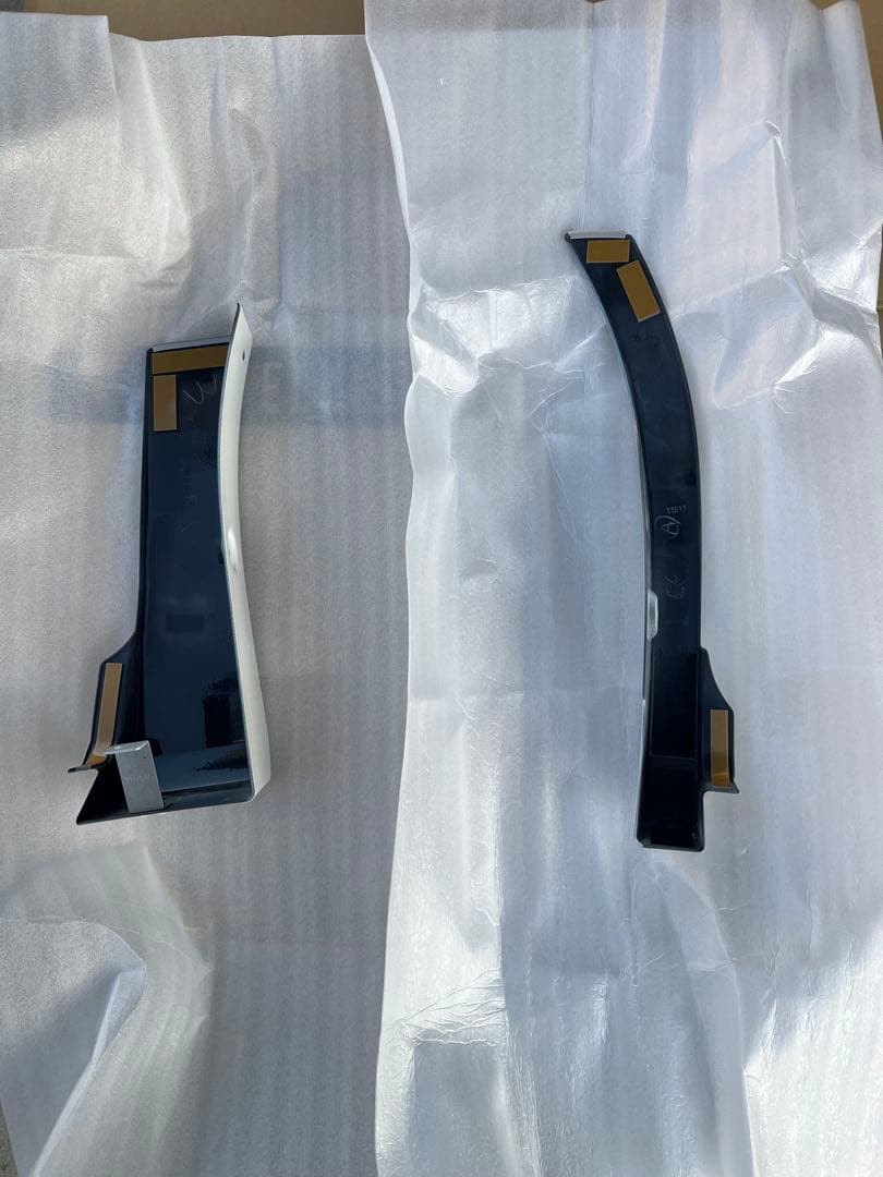 トヨタ　モデリスタサイドスカート　左のみ　エスクァイア　ホワイトパール