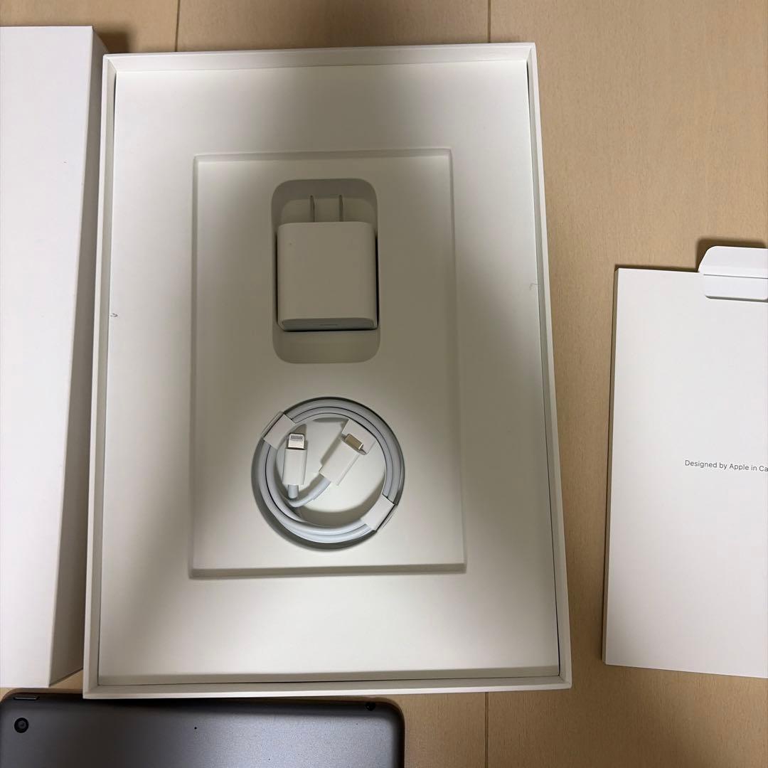 iPad第9世代Wi-Fiモデル、純正充電器付き