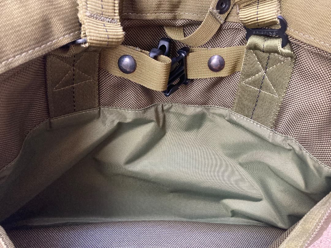 美品！BRIEFING A4 ライナー