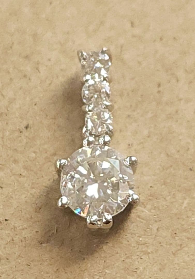 pt ダイヤモンド ペンダントトップ 0.595ct・0.10ct