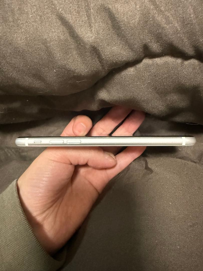 iPhone SE 2 128GB ホワイト SIMフリー純正バッテリー87%