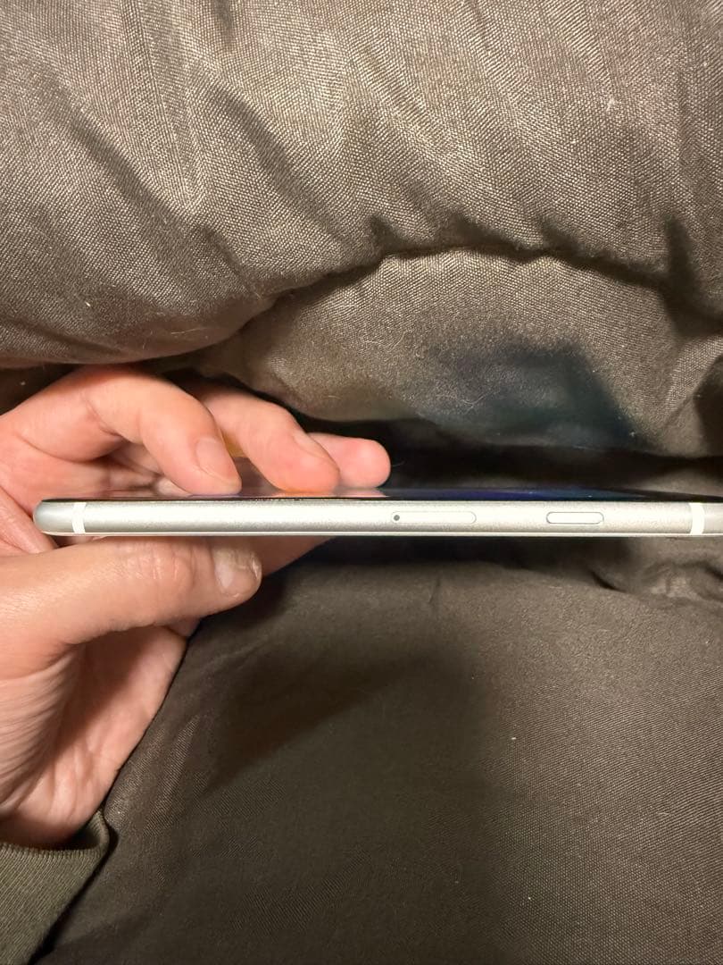 iPhone SE 2 128GB ホワイト SIMフリー純正バッテリー87%