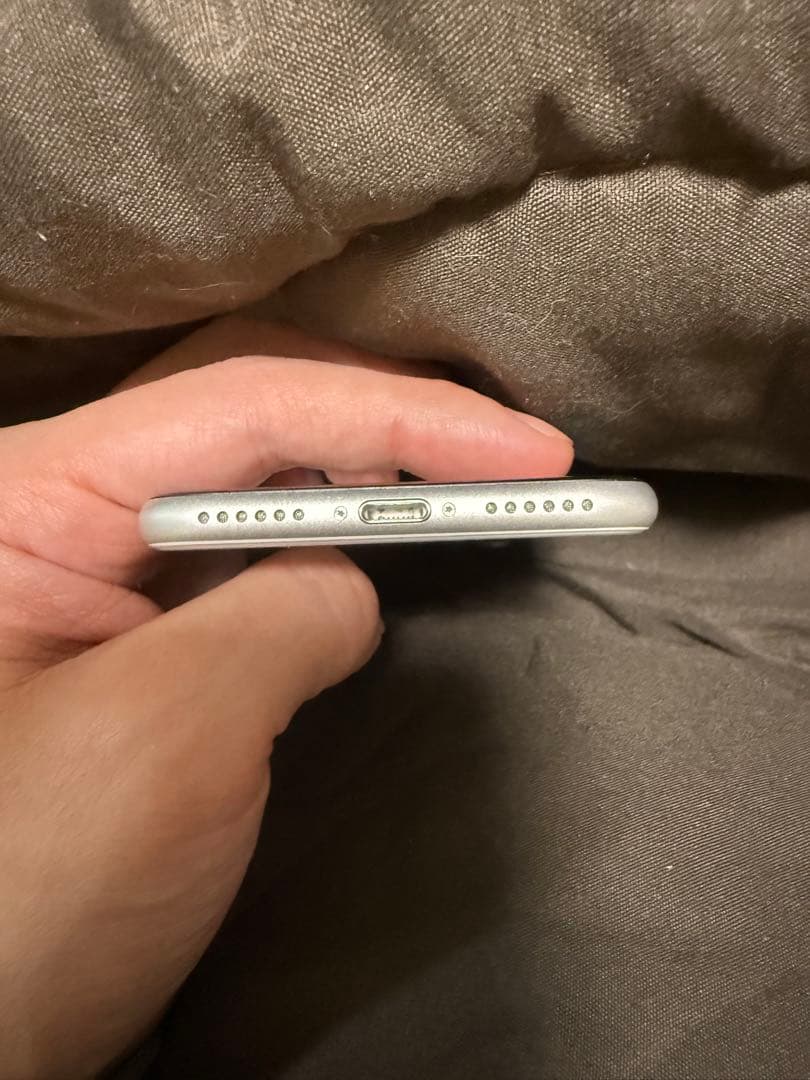 iPhone SE 2 128GB ホワイト SIMフリー純正バッテリー87%