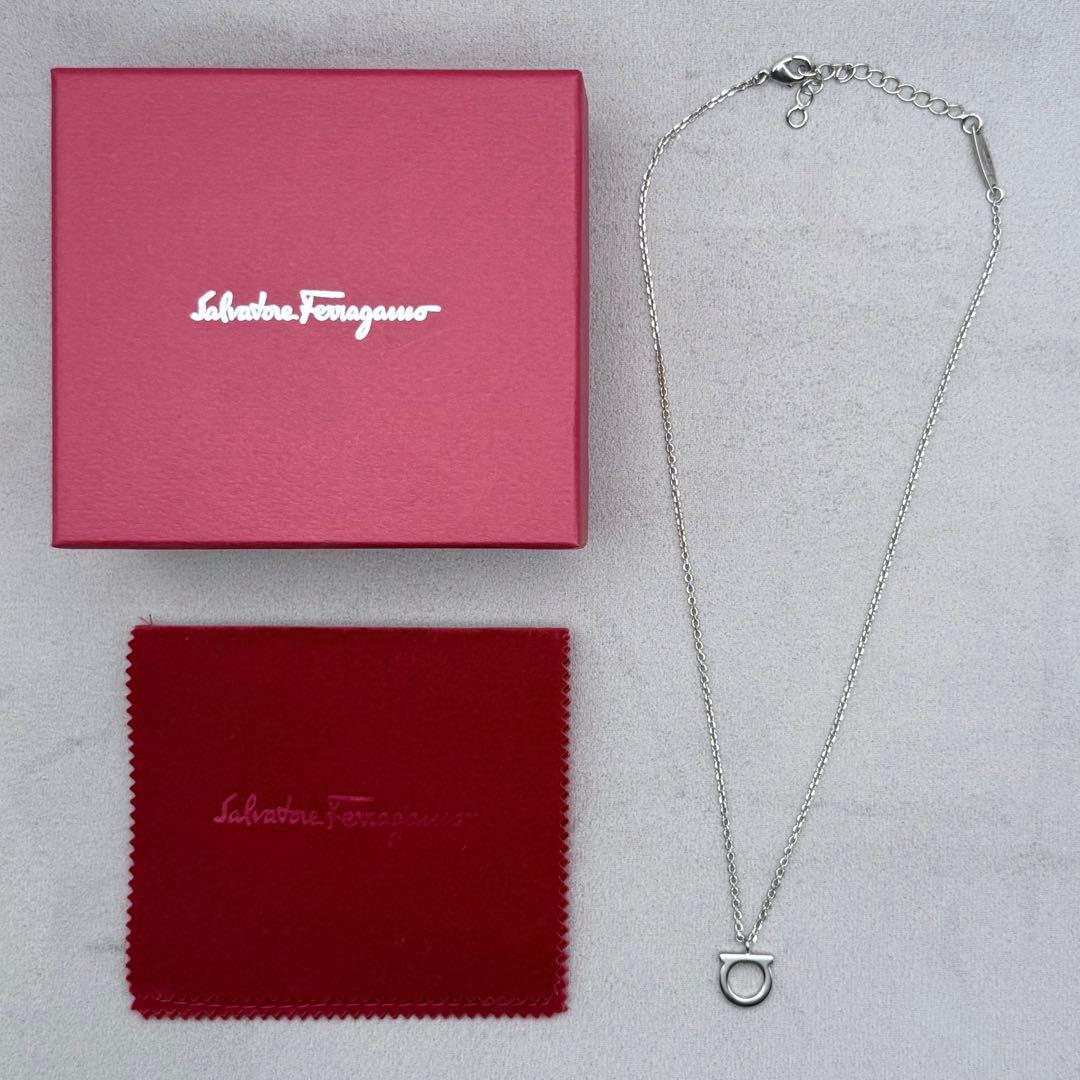 Ferragamo ガンチーニ ネックレス シルバー 箱付 正規品