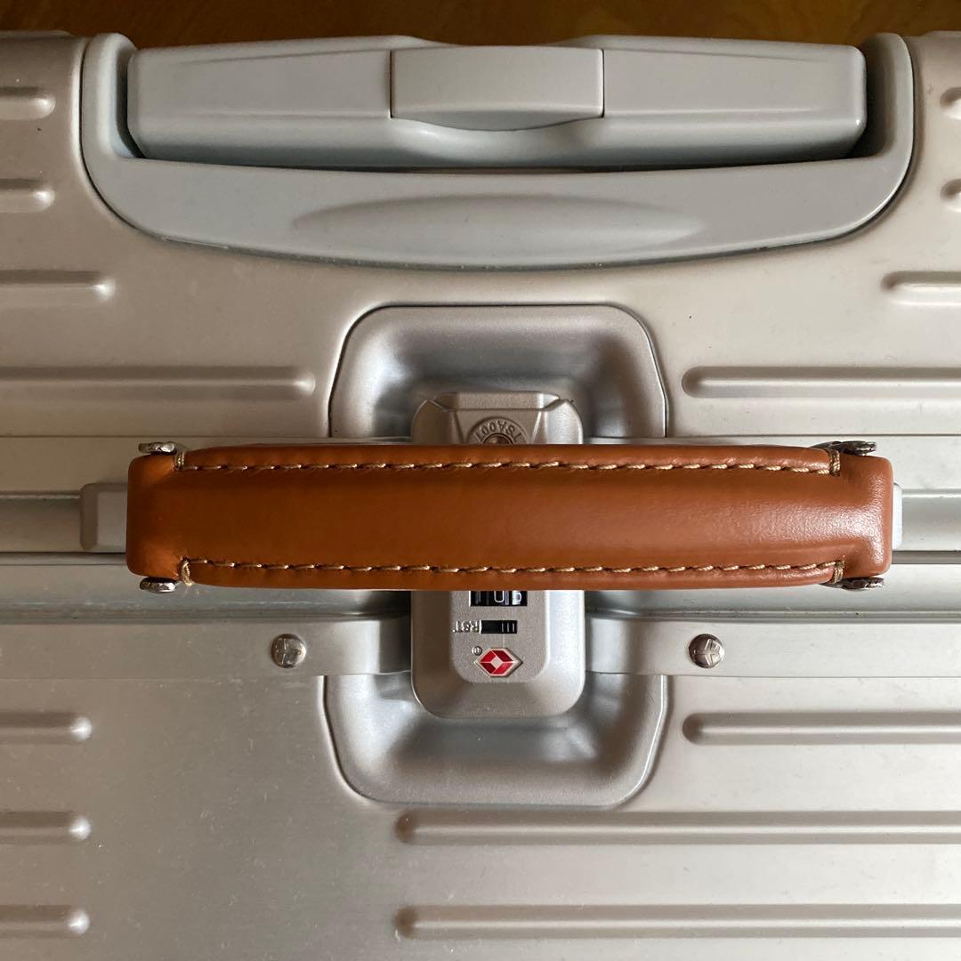 INV1611STP スターリングシルバー 42L 中型キャリーケース