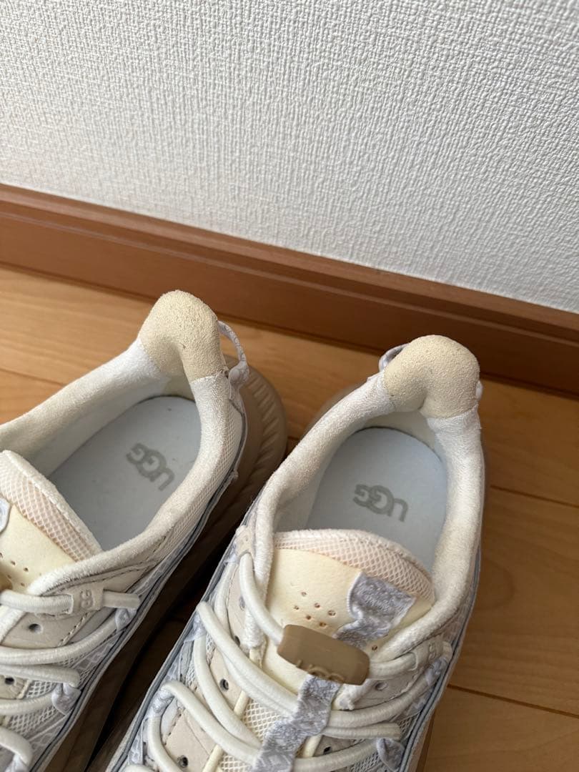 【UGG for emmi】CA805 V2 Remix 23.5cm