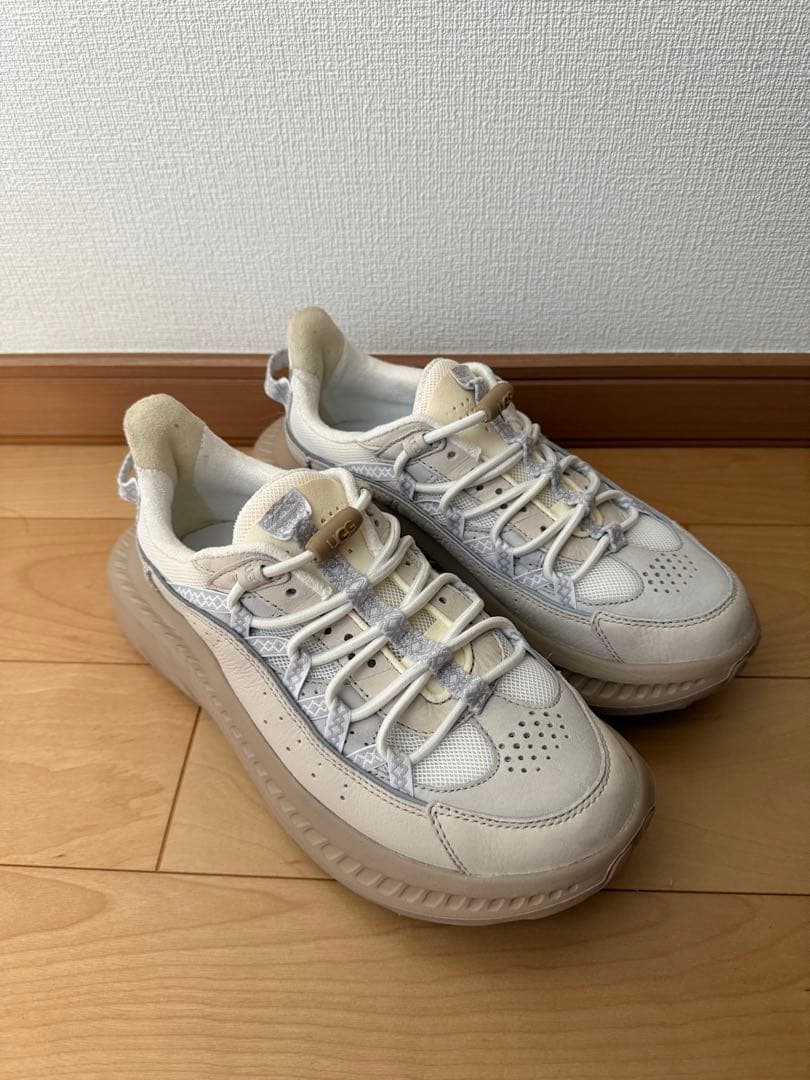 【UGG for emmi】CA805 V2 Remix 23.5cm