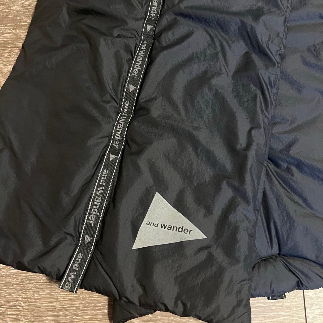 and wander アンドワンダー ripstop down muffler