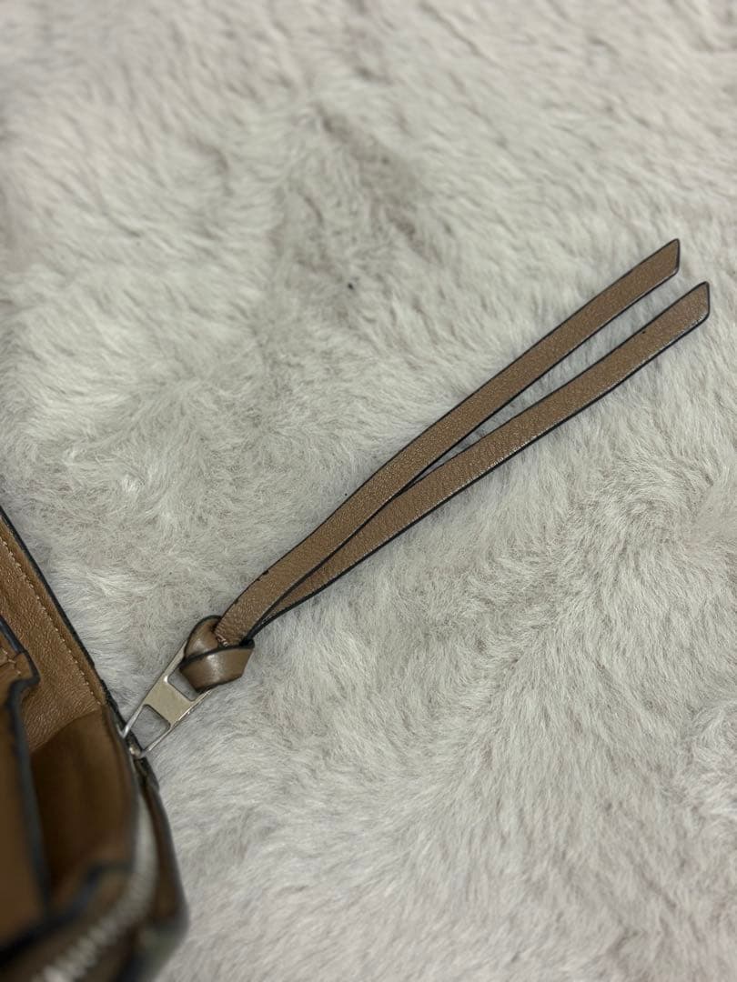 LOEWE ロエベ グリーンレザー 二つ折り財布