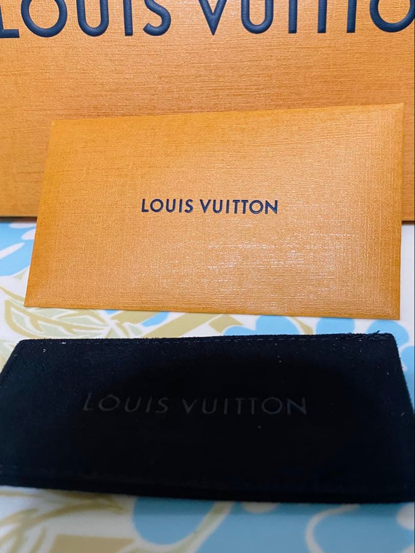 新品 未使用 ルイヴィトンバームLOUIS VUITTON 000 リップケア
