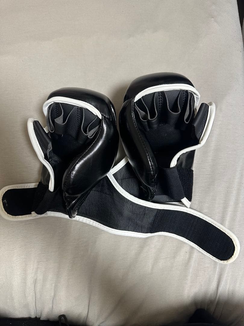 oktko。ISAMI ボクシンググローブ ブラック　正規品