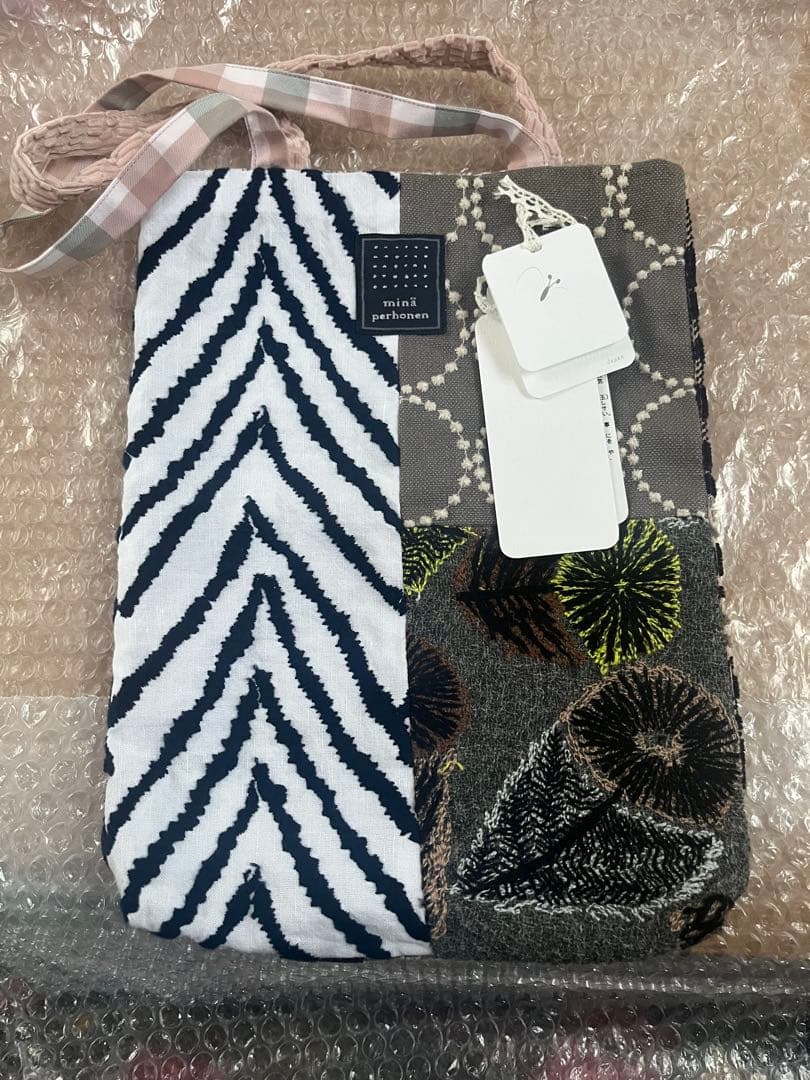 ミナペルホネン　minä perhonen つづく展 限定 図録バッグ