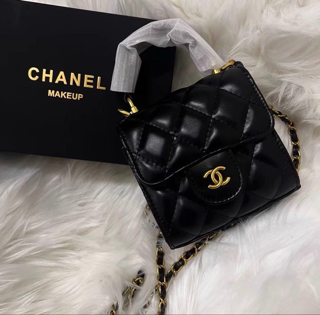 CHANEL VIP非売品　ノベルティバック　ブラックレザー ミニバッグ　ミラー