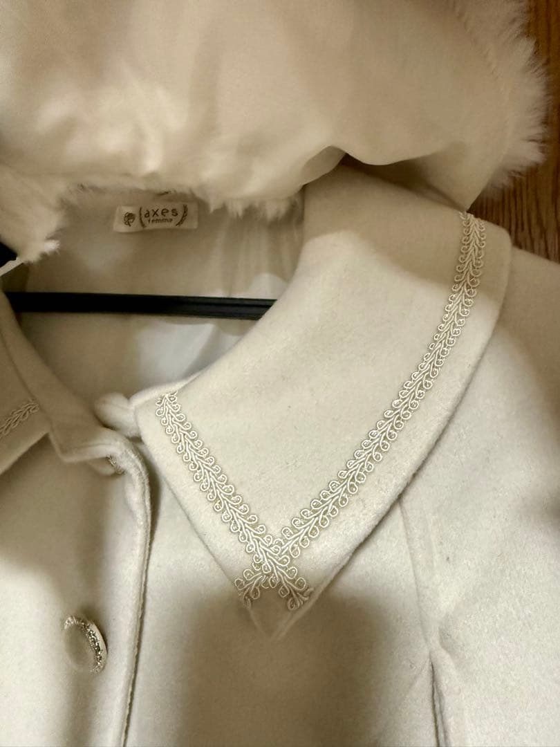 アクシーズファム　ファー襟付きケープコート