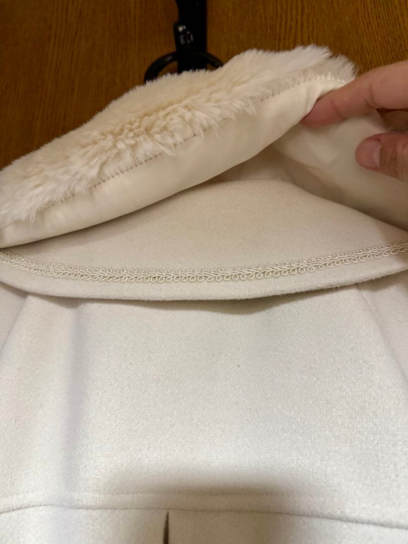 アクシーズファム　ファー襟付きケープコート