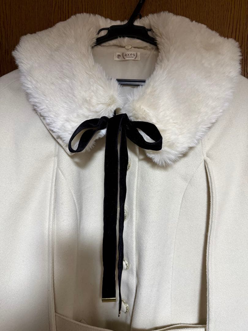 アクシーズファム　ファー襟付きケープコート