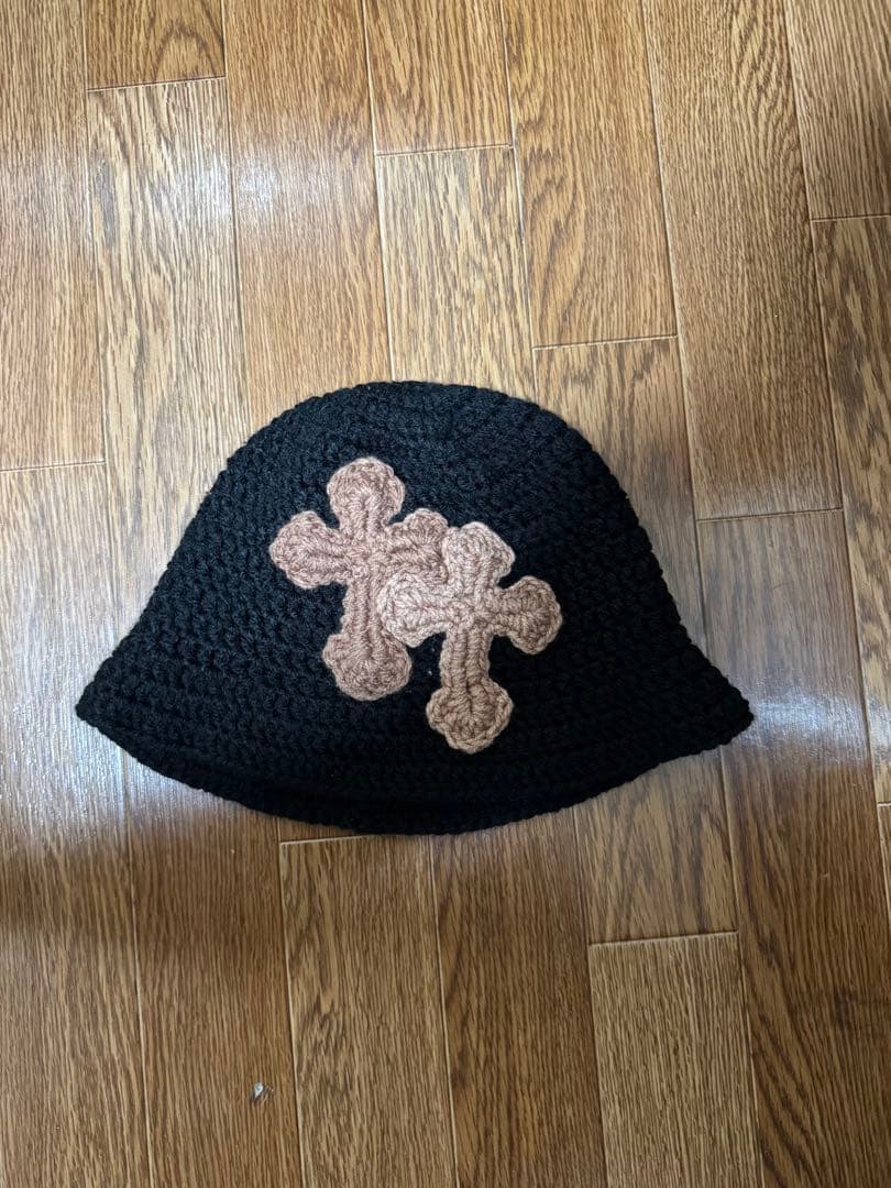YARN クロスモチーフ 帽子 黒