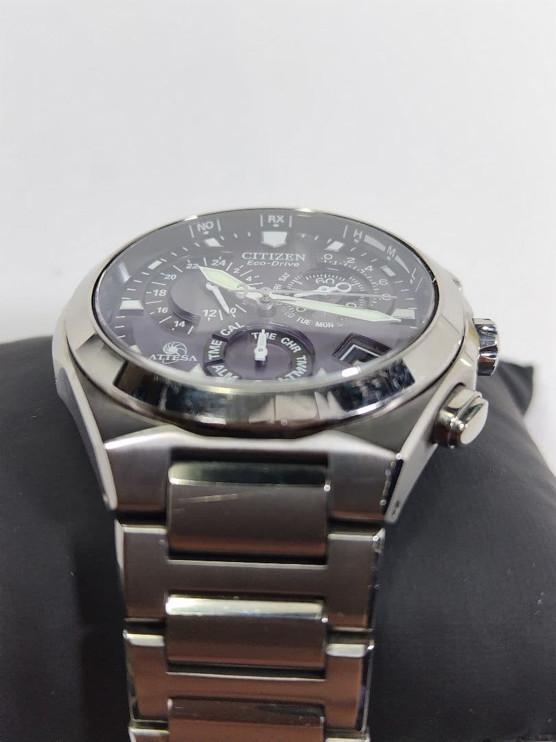 シチズン　アテッサ　エコドライブ　軽量チタン製 電波時計