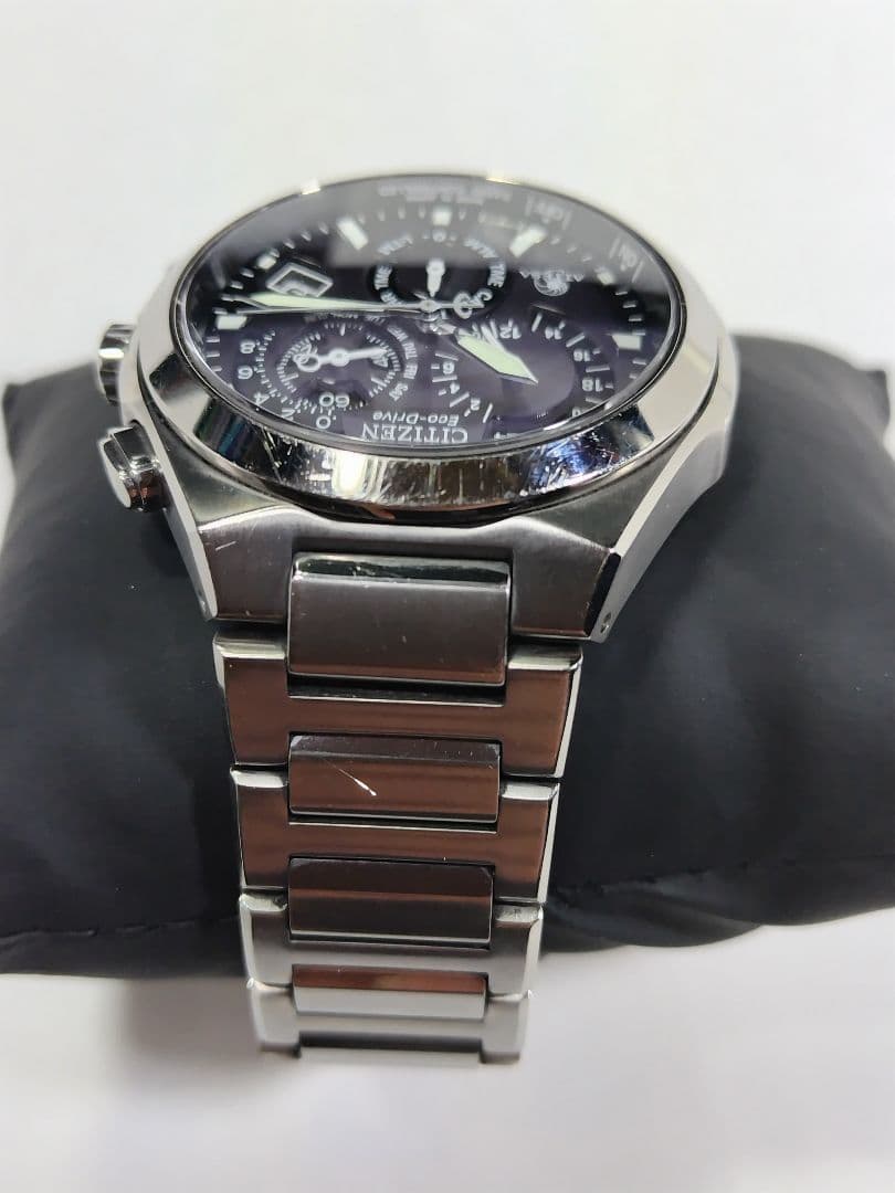 シチズン　アテッサ　エコドライブ　軽量チタン製 電波時計