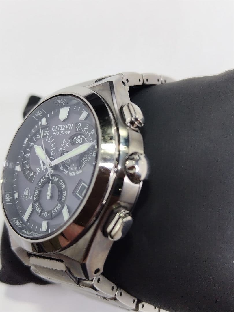 シチズン　アテッサ　エコドライブ　軽量チタン製 電波時計