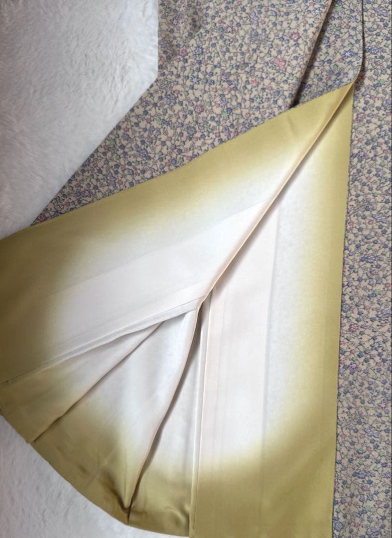 作家物　美品　小花が可愛い　型染め　小紋　正絹