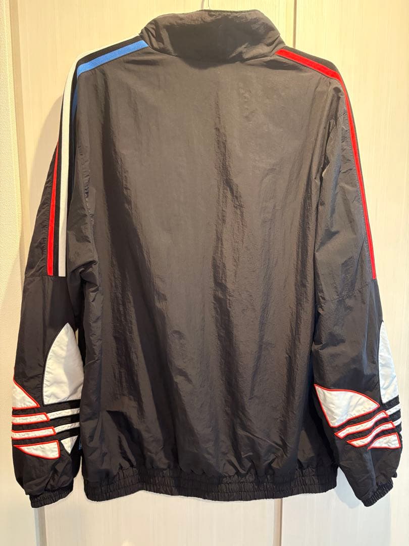 目黒蓮着用アディダス ナイロントラックジャケット セットアップ