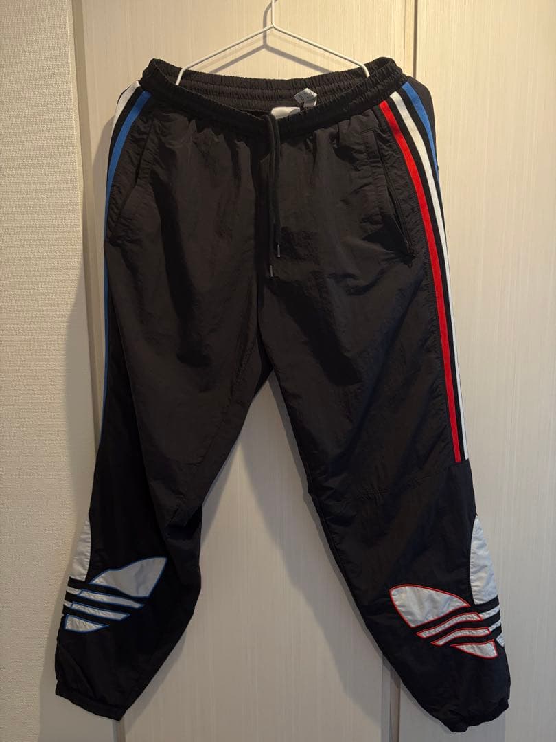 目黒蓮着用アディダス ナイロントラックジャケット セットアップ