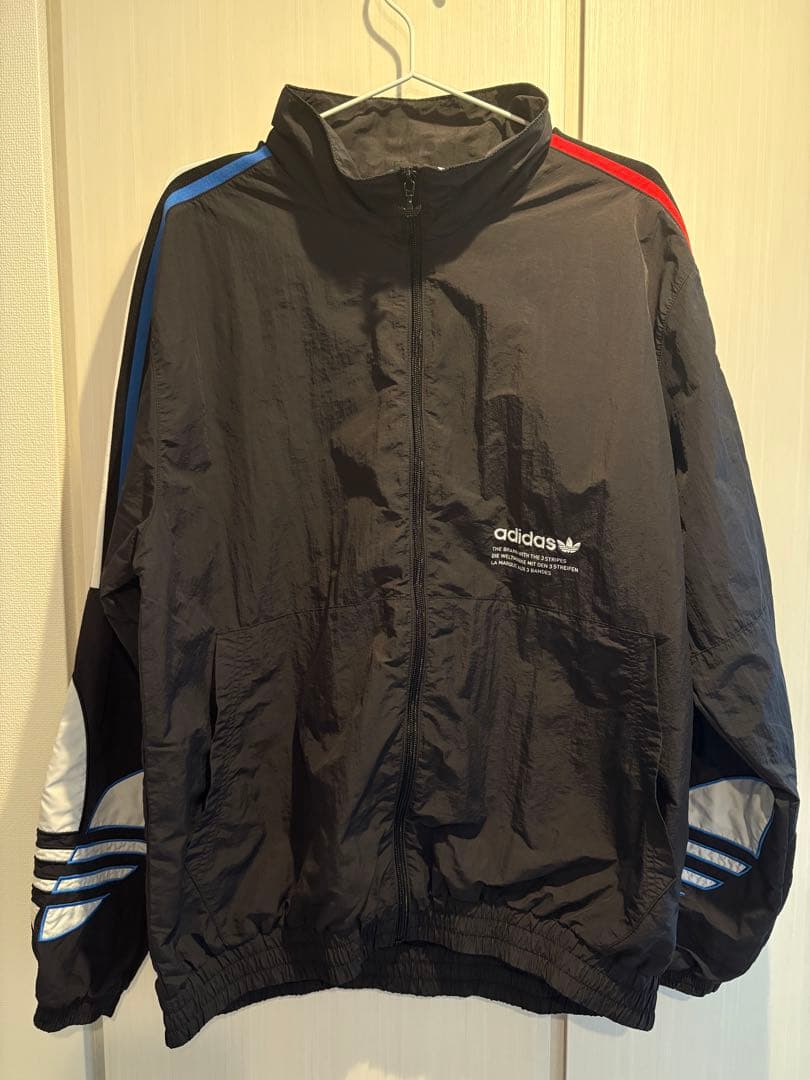 目黒蓮着用アディダス ナイロントラックジャケット セットアップ