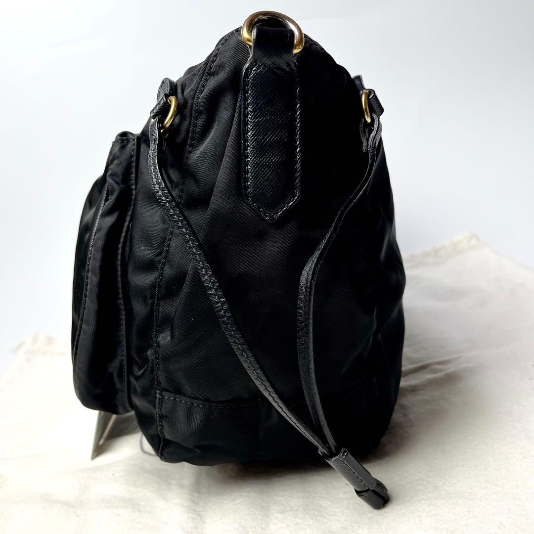 入手困難/極美品✨プラダ ショルダーバッグ ゴールドロゴ ナイロン サフィアーノ