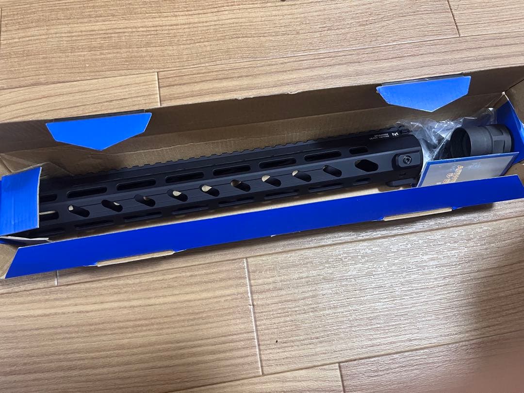 実物　UTG PRO ARWEN M4用ハンドガード ブラック