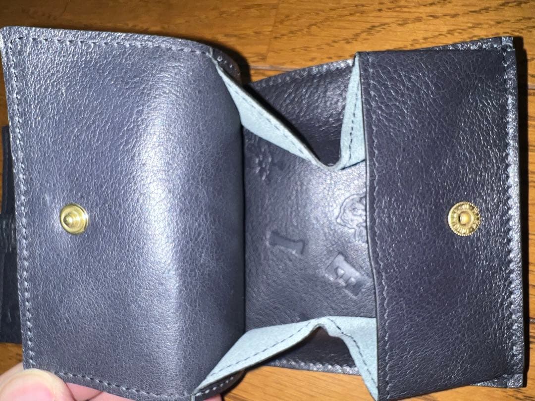 に*る様 イルビゾンテ IL BISONTE ネイビー 二つ折り財布 型押し 小