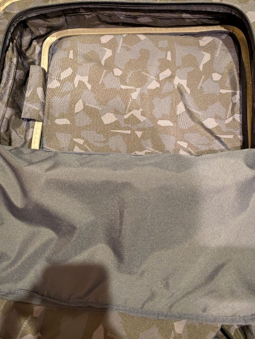 【美品】INV50 38L スチールグレー イノベーター スーツケース