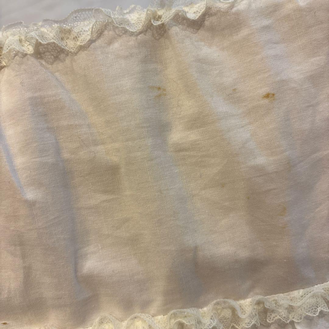 ヒスクローネ　フリル付きホワイト収納ボックス