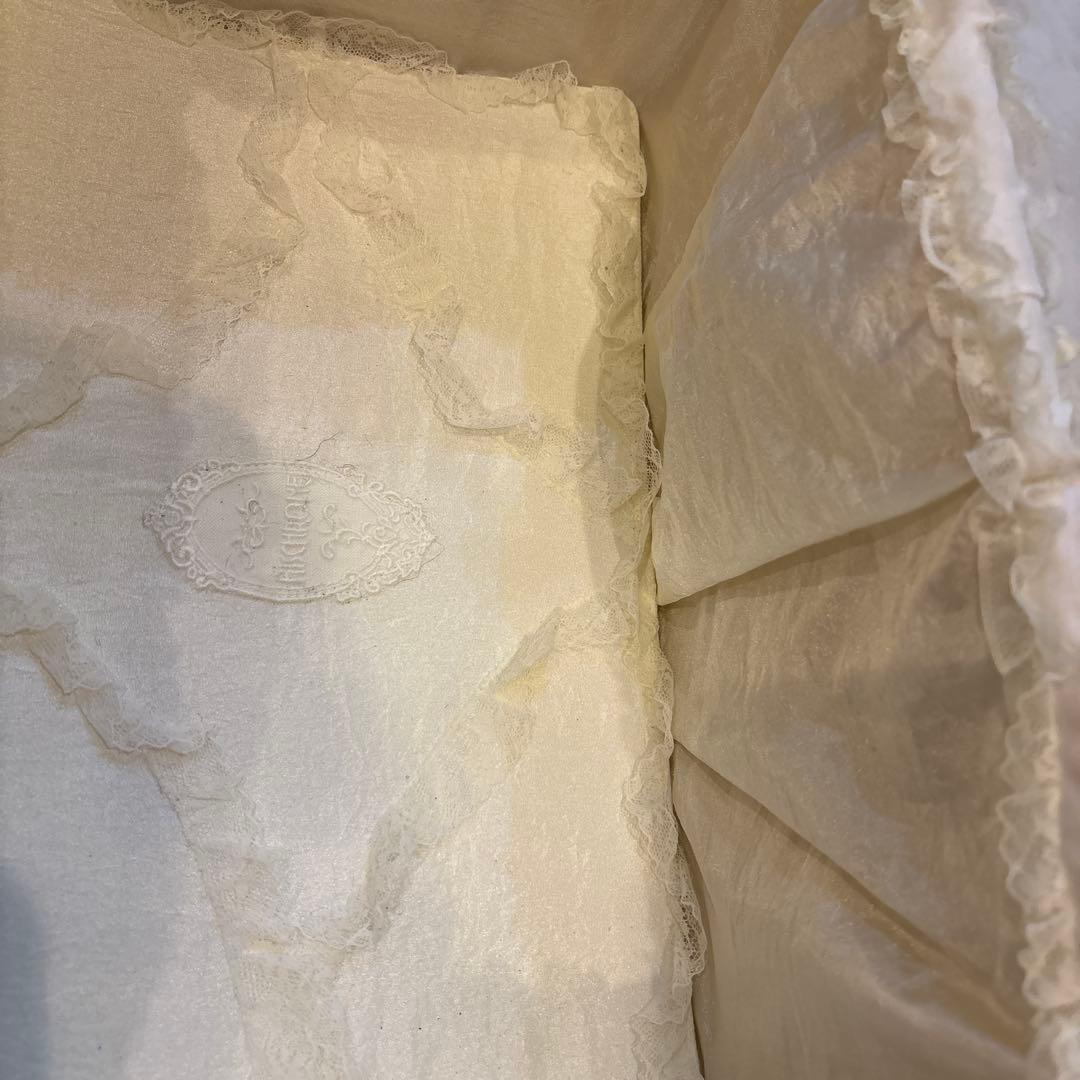 ヒスクローネ　フリル付きホワイト収納ボックス