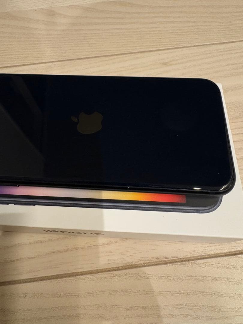 iPhone SE 3 ブラック(新品純正ケーブル・ケース・フィルム付)