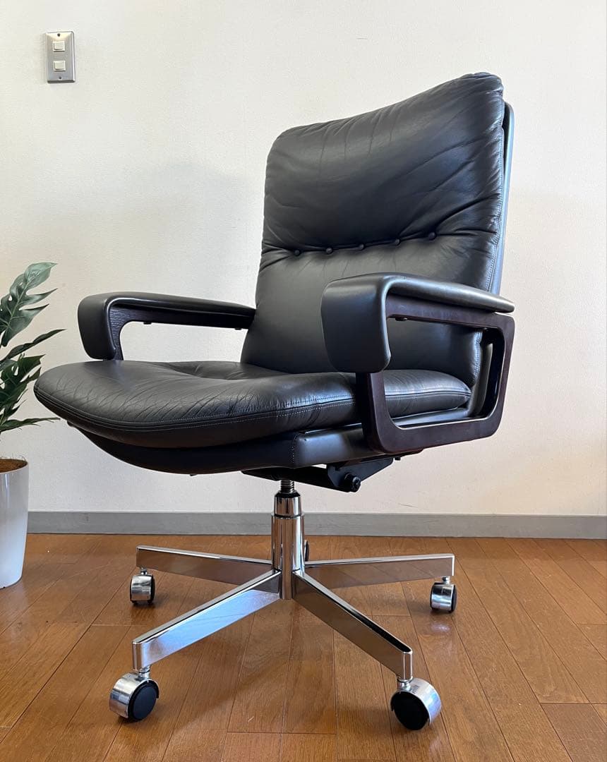Mobilia モビリア 本革張り ヴィンテージ エグゼクティブチェア　希少