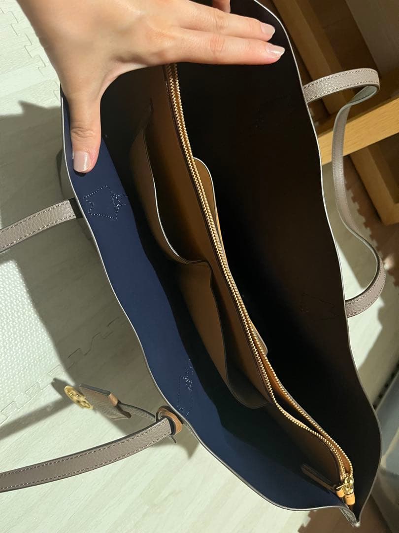 （桜）Tory Burch グレー ビジネスバッグ 保存袋付き